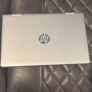 USED HP LAPTOP WITH SMALL CRACK